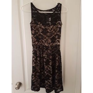 BNWT Suzy Shier lace, black + nude dress XS